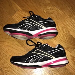 Easy tone Reebok sneakers!! Very good condition!!
